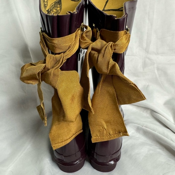 Free shipping! Joules Rain boots! Maroon with Gold lace up bow! Great shape! - Picture 5 of 7